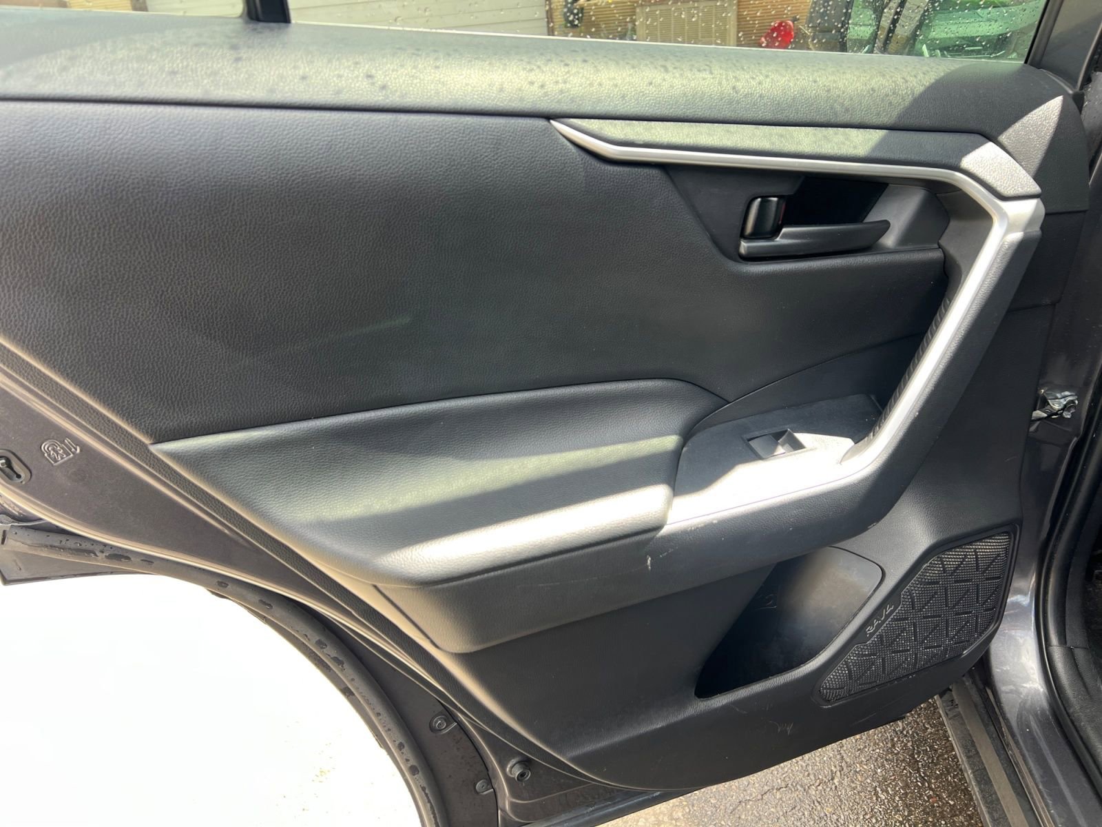 Used 2022 Toyota RAV4 LE AWD/4WD image 25