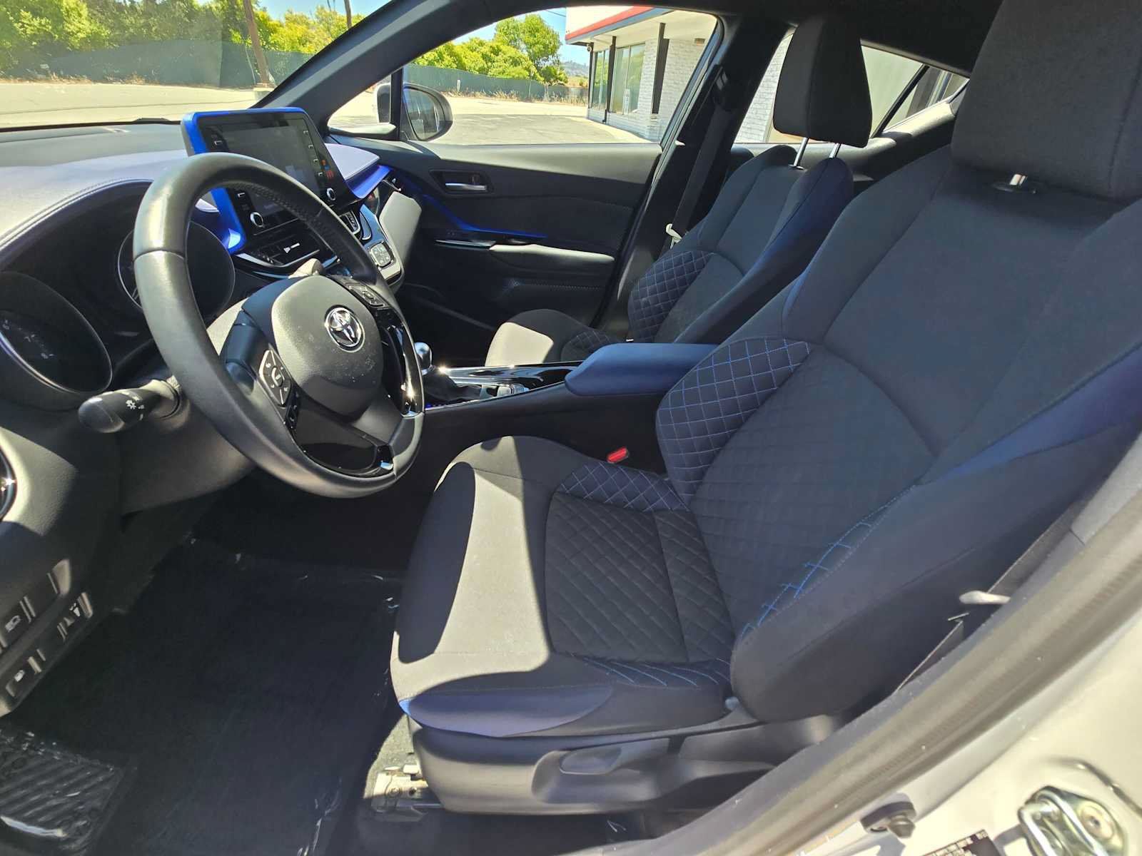 Used 2022 Toyota C-HR XLE FWD image 21