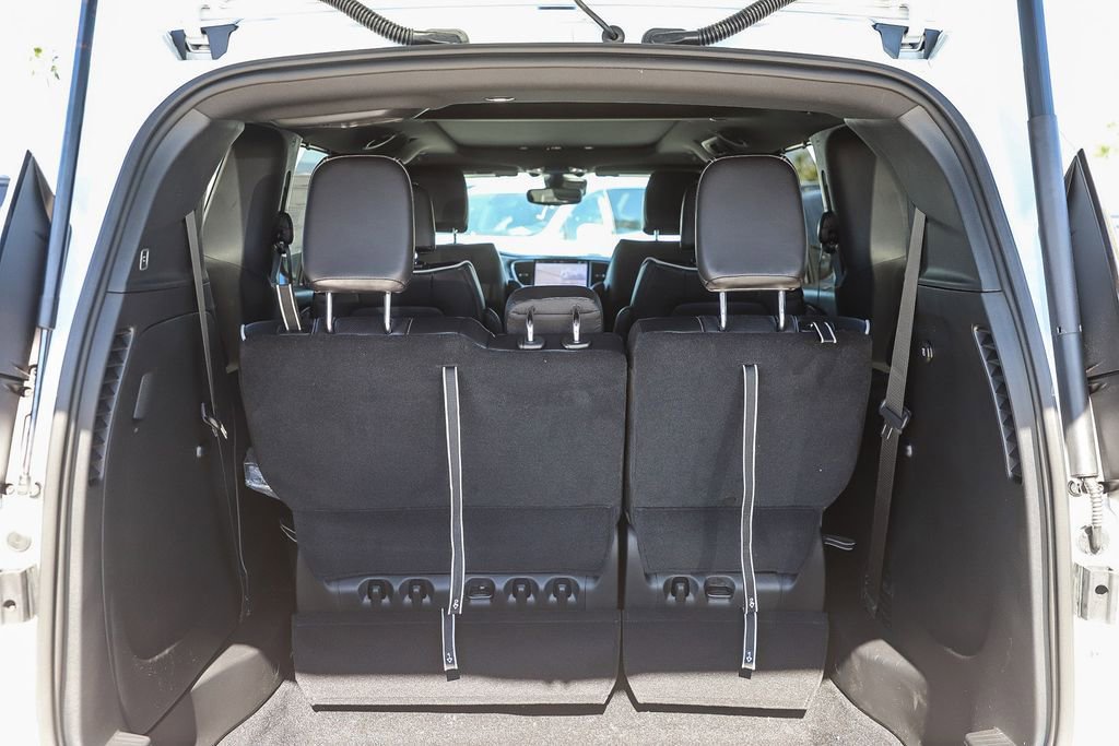 New 2026 Chrysler Pacifica Limited image 29