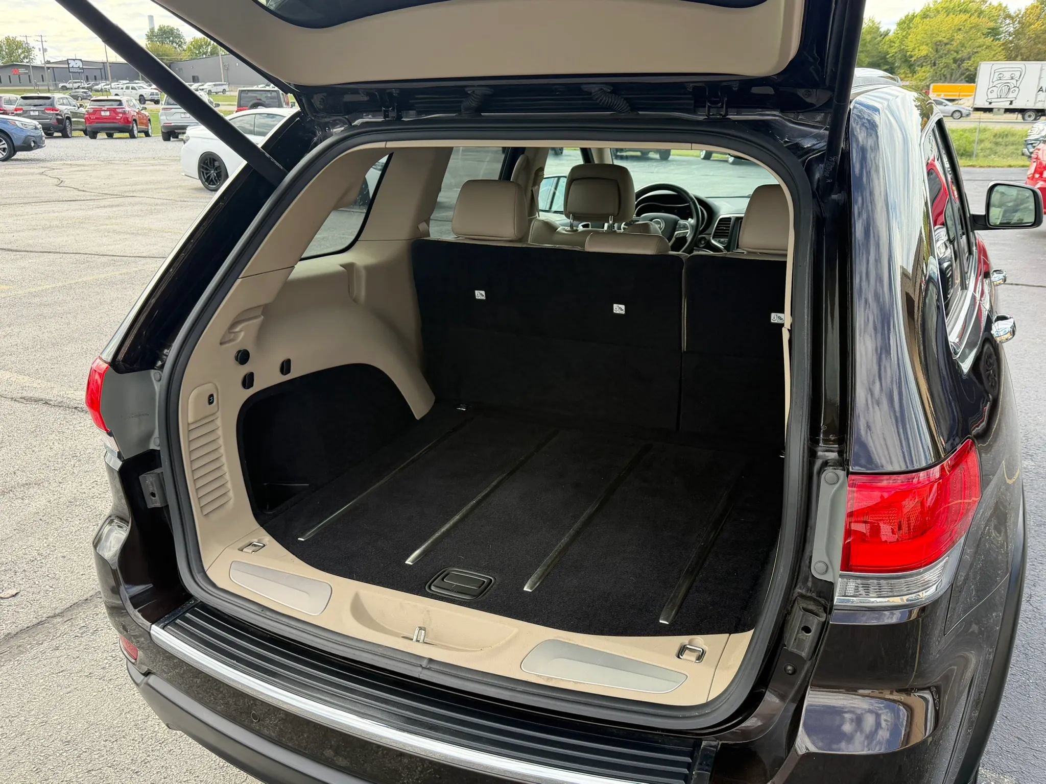 Used 2017 Jeep Grand Cherokee Limited RWD image 11