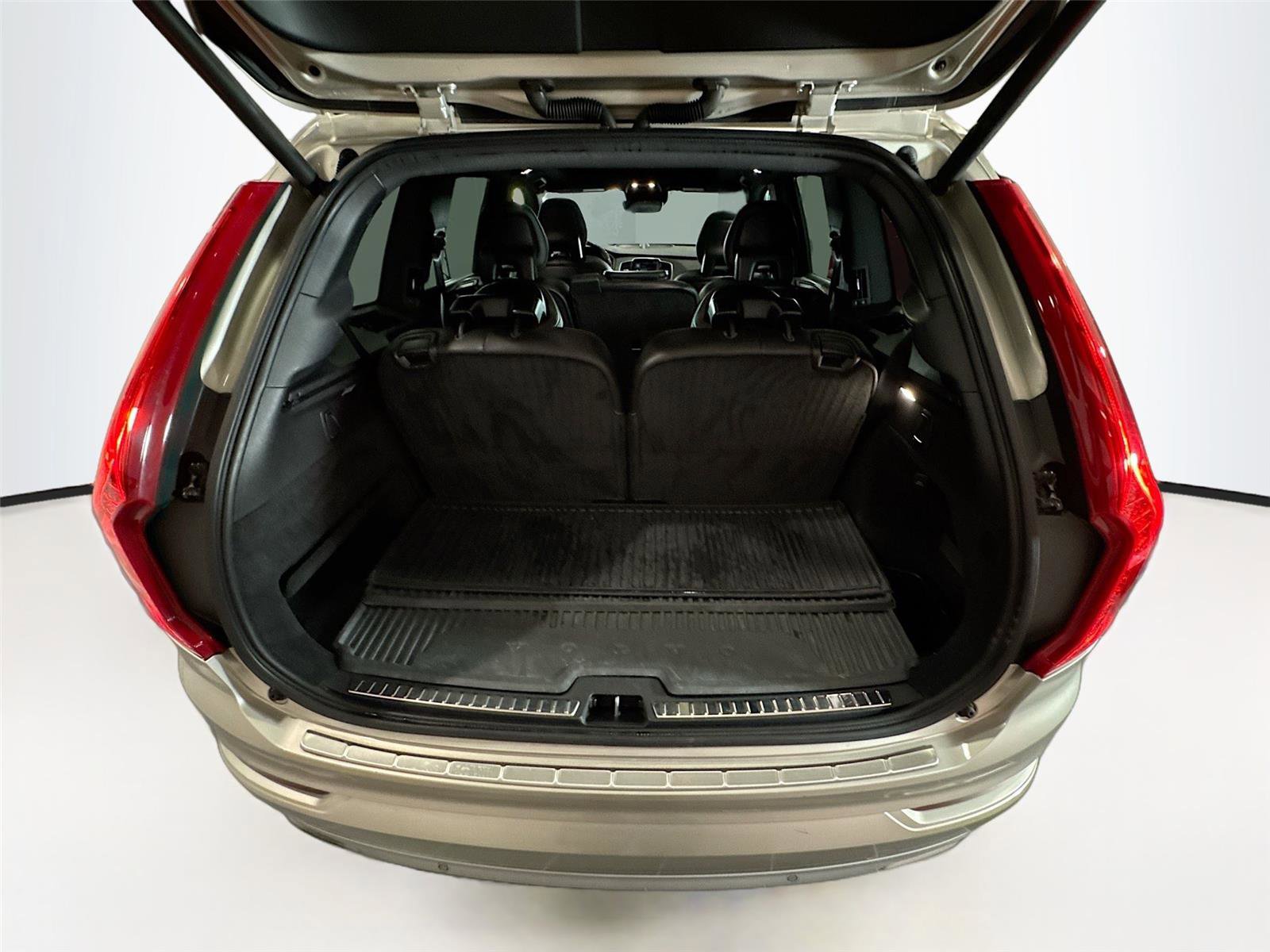 Used 2017 Volvo XC90 T6 Momentum w/ Vision Package image 20