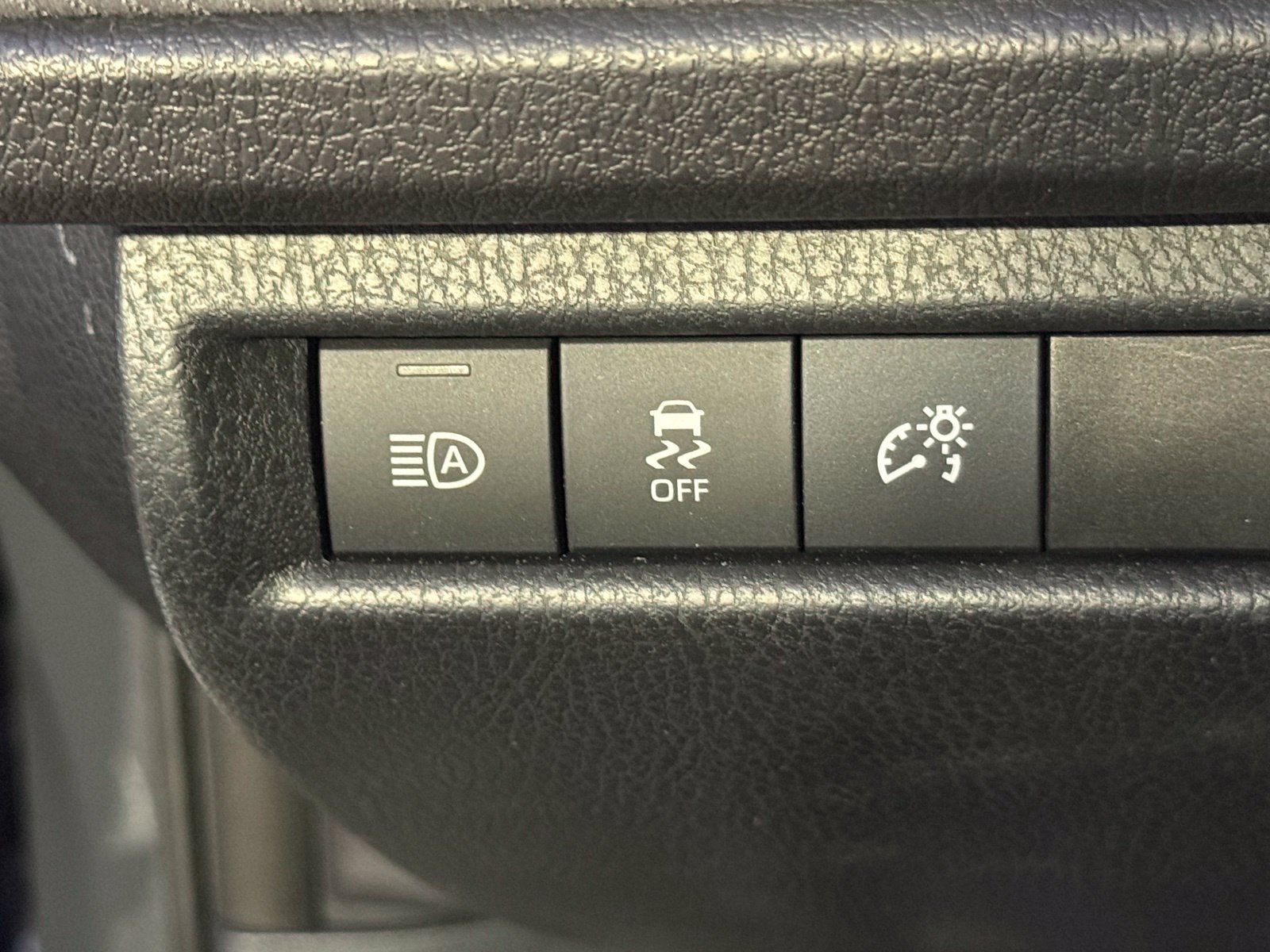 Used 2025 Toyota Camry SE w/ Convenience Package FWD image 25