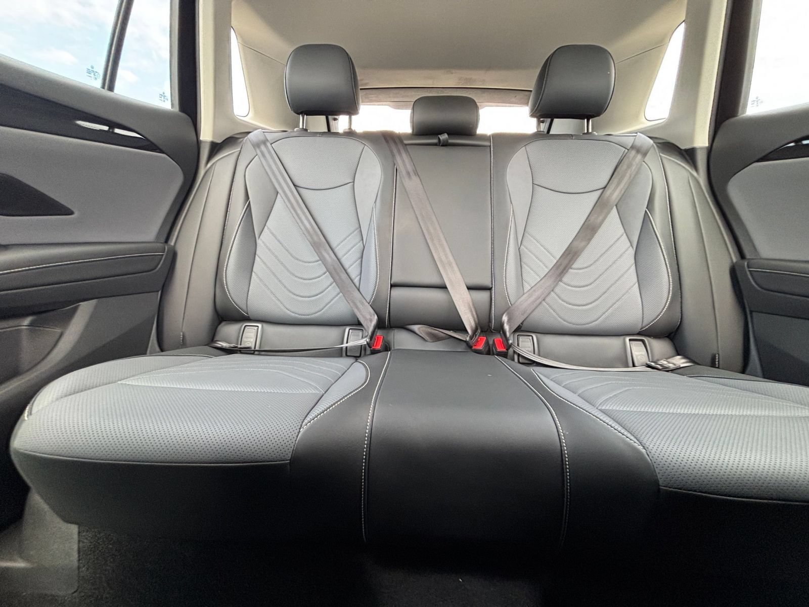 Used 2026 Volkswagen Tiguan SE FWD image 39