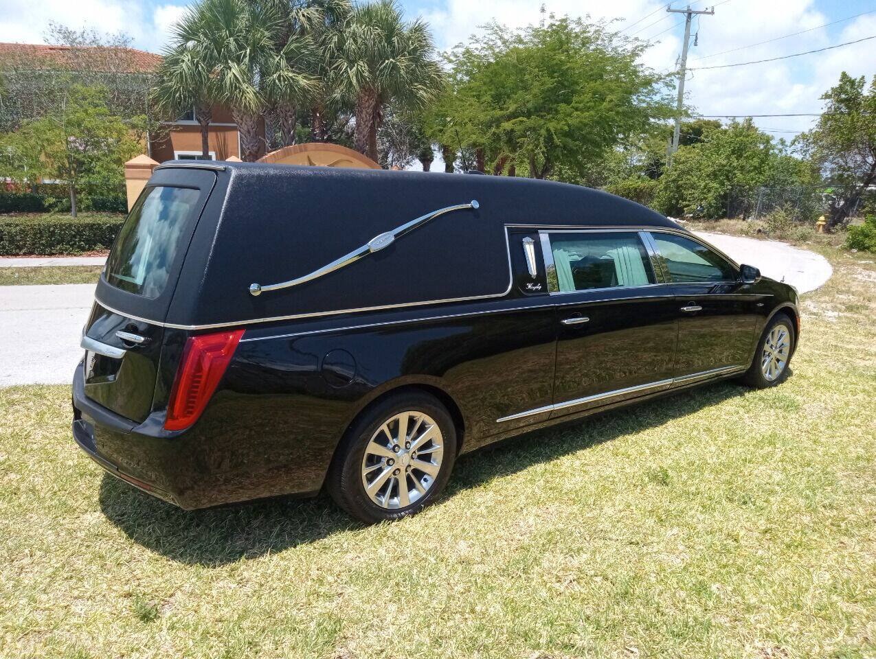 Used 2017 Cadillac XTS FWD image 3