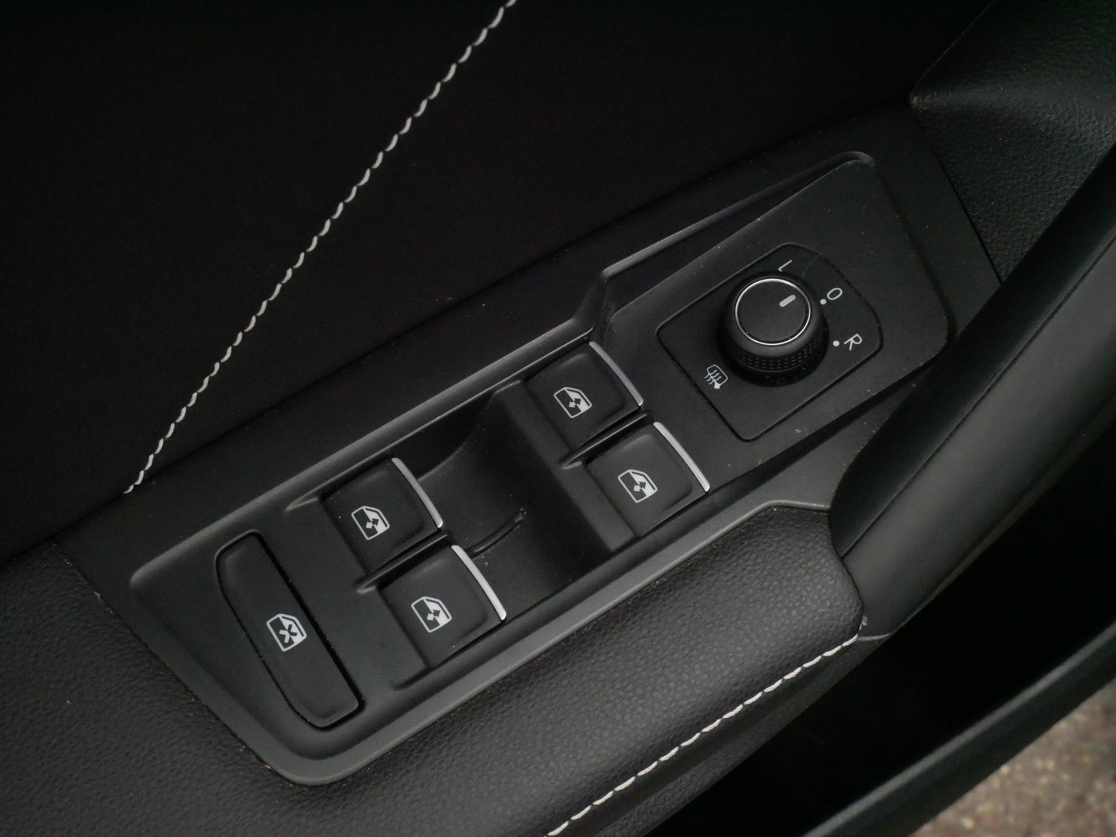 Certified 2023 Volkswagen Tiguan SE AWD/4WD image 19