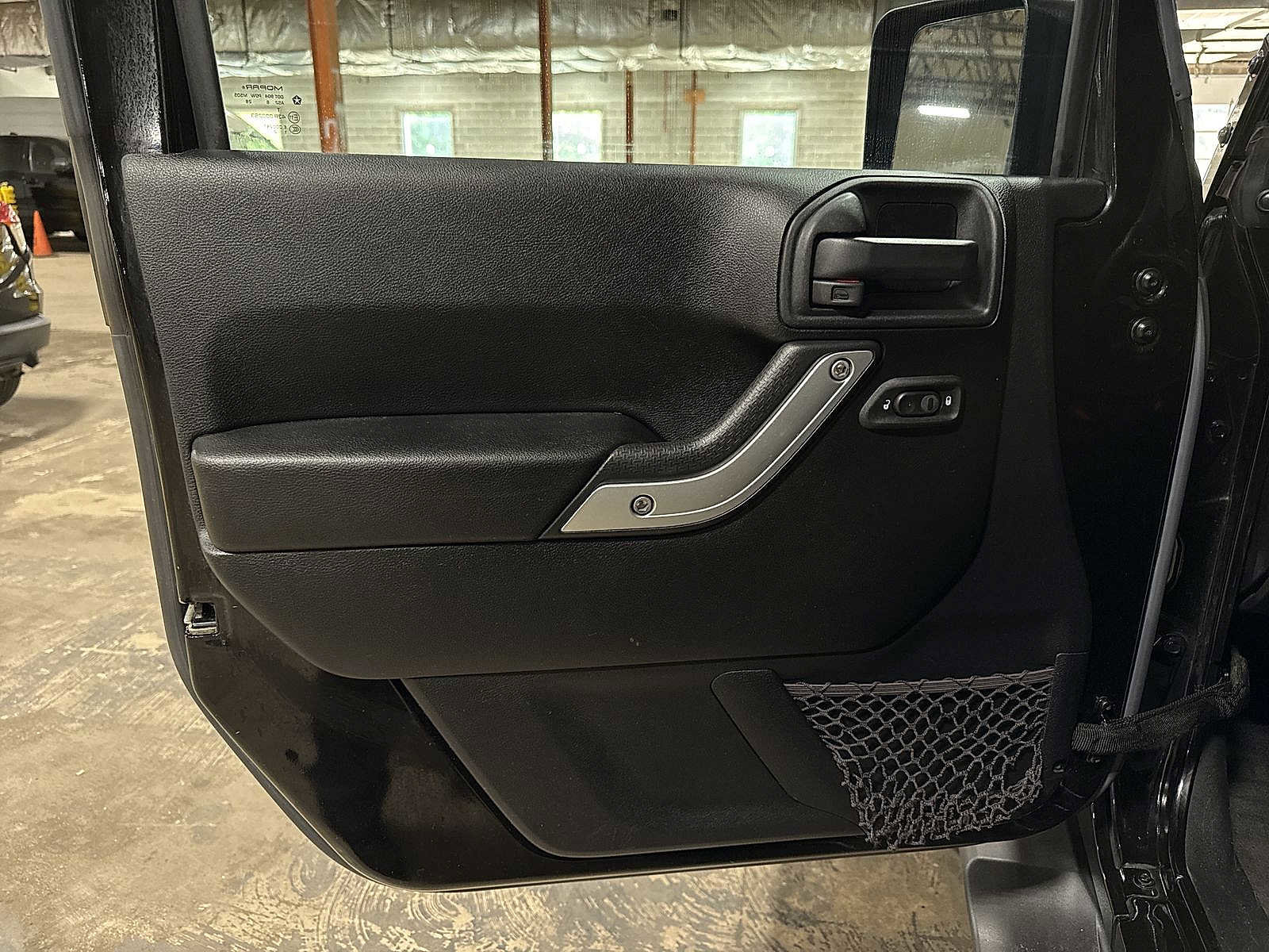 Used 2016 Jeep Wrangler Unlimited Sahara w/ Connectivity Group AWD/4WD image 27