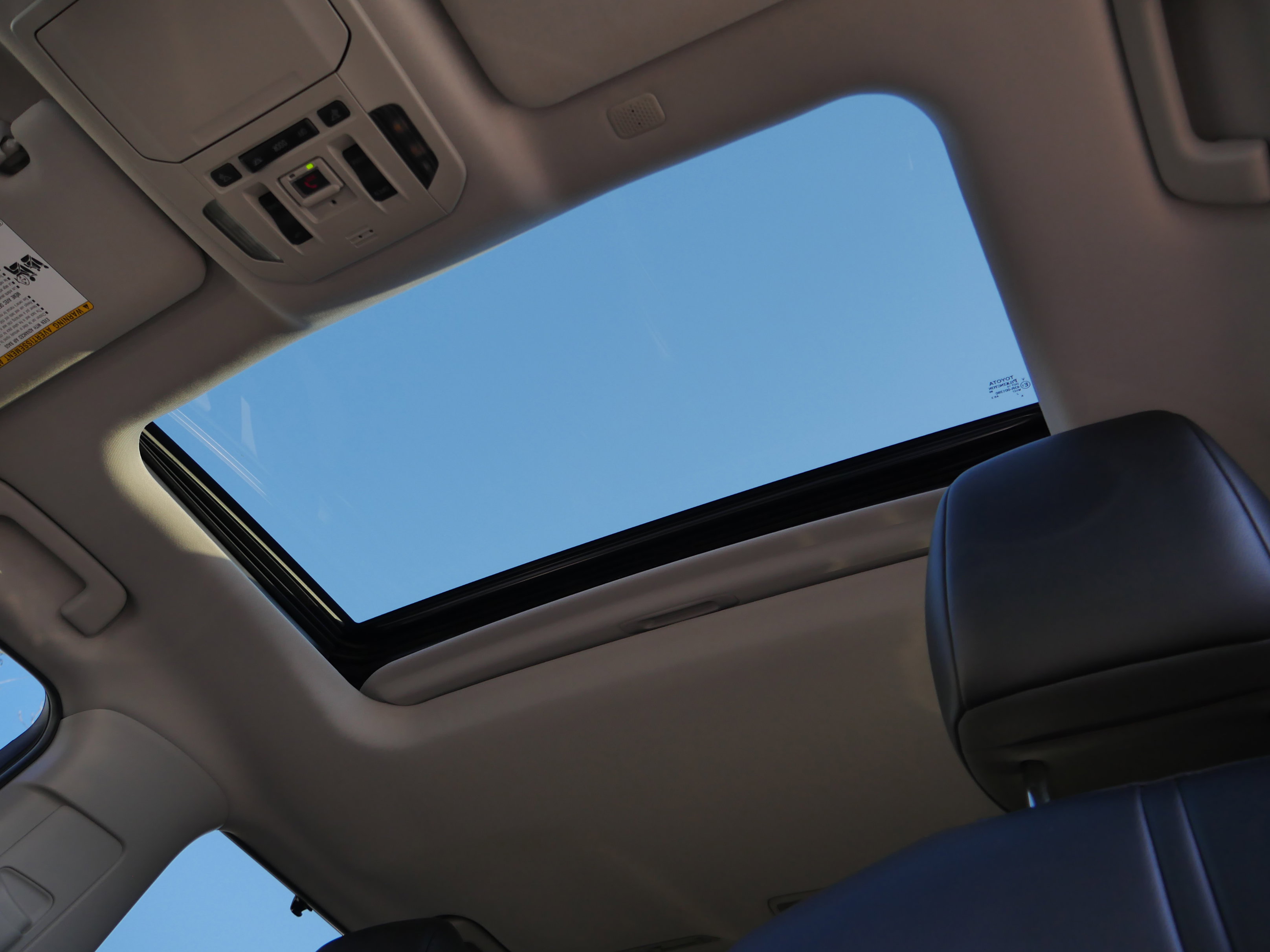 Used 2022 Toyota Highlander XLE image 5