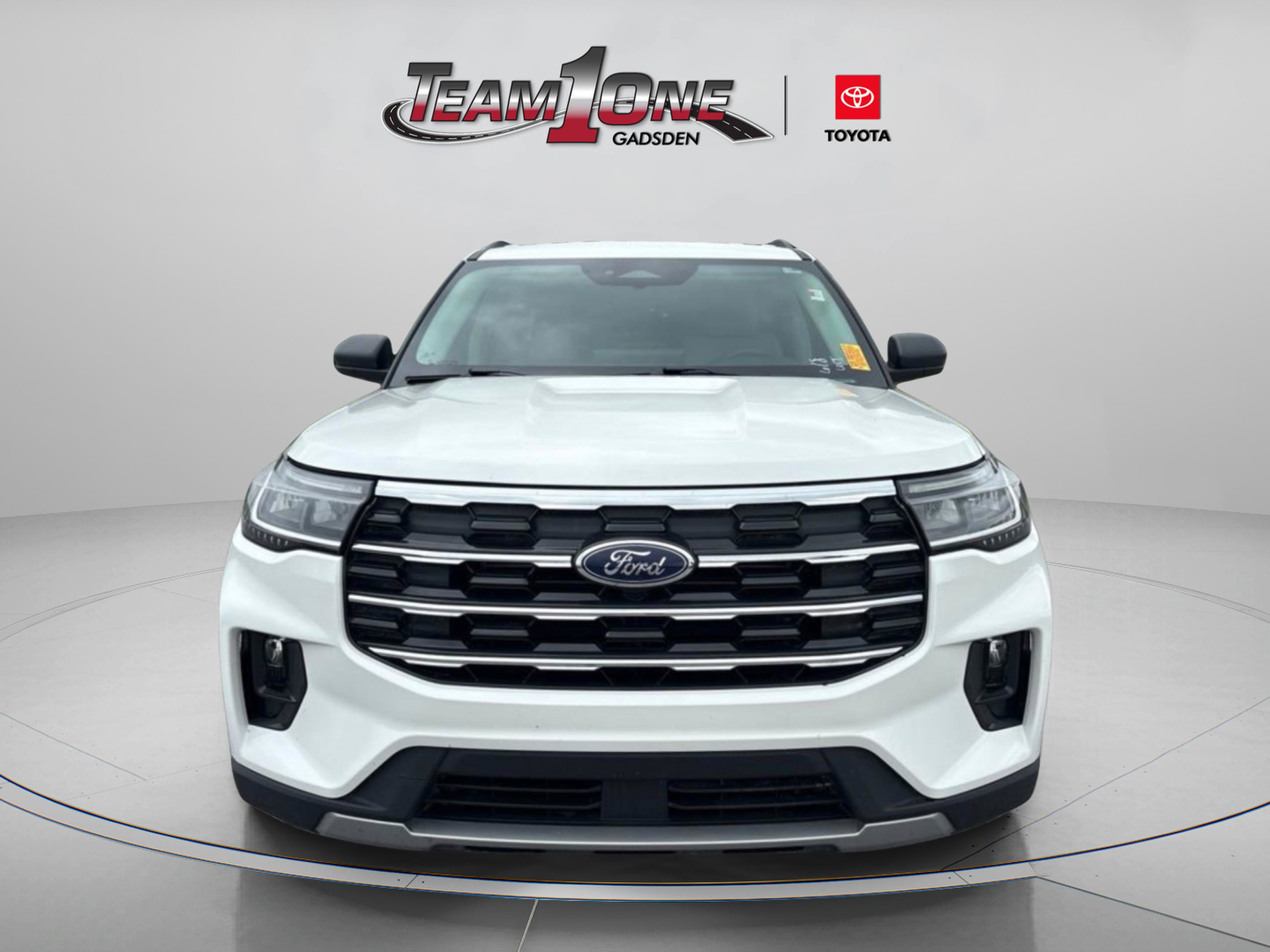 Used 2025 Ford Explorer Active w/ Active Comfort Package RWD image 2