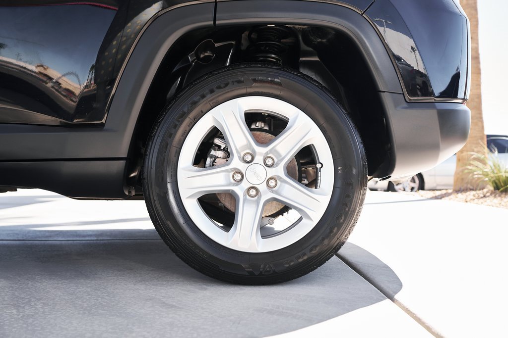 Used 2023 Jeep Compass Sport image 8