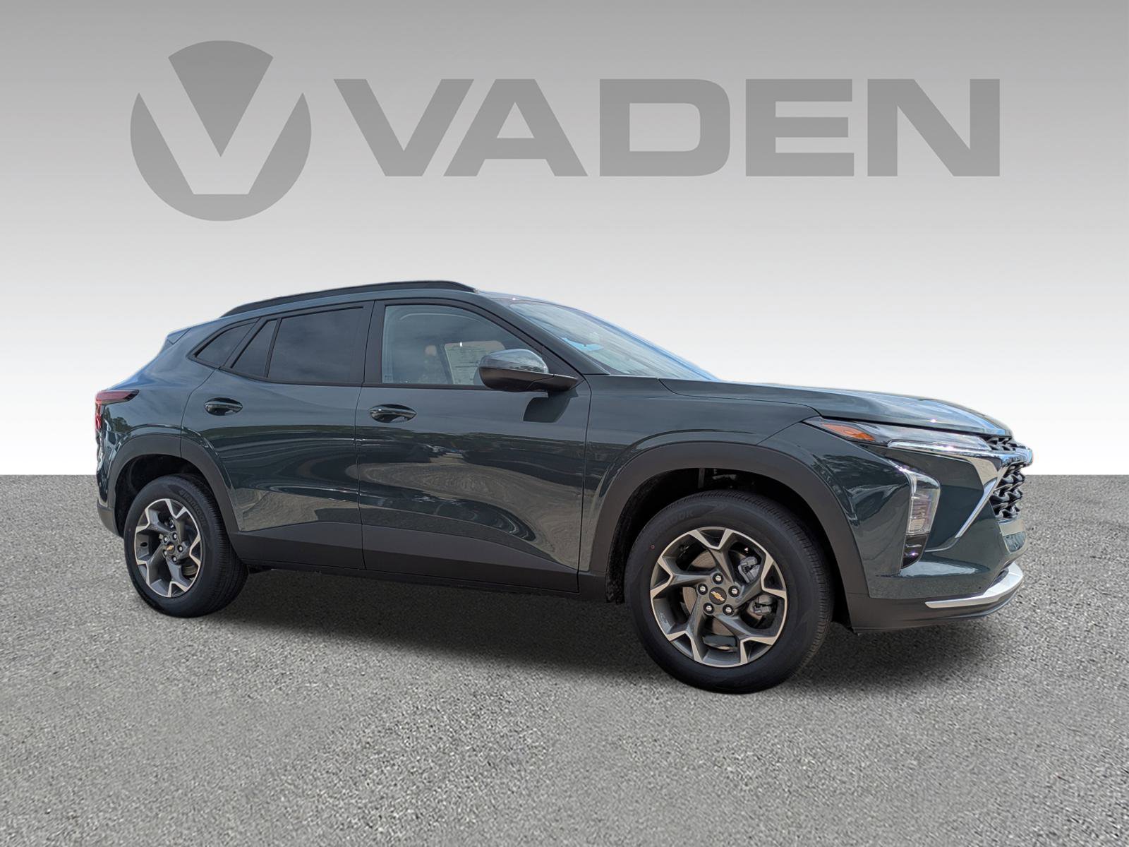 New 2026 Chevrolet Trax LT w/ Driver Confidence Package FWD image 3