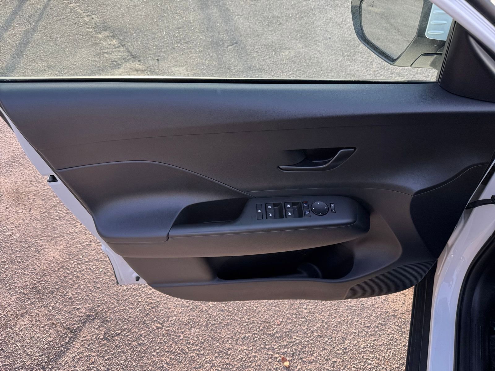 Used 2025 Hyundai Kona SEL image 18