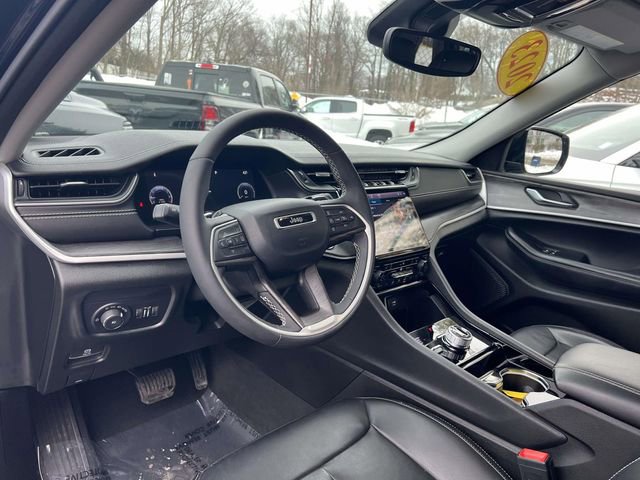 Certified 2023 Jeep Grand Cherokee Limited w/ Black Appearance Package image 23