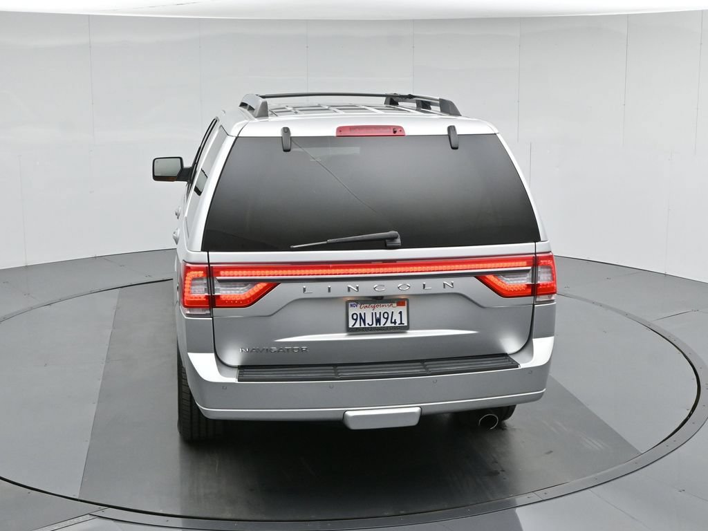 Used 2017 Lincoln Navigator Select RWD image 26