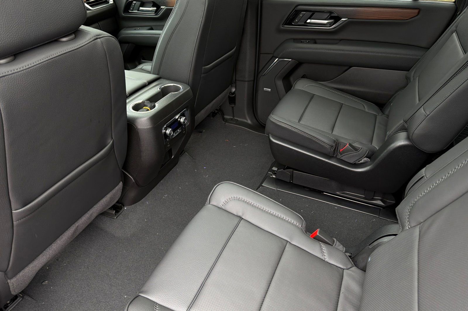 New 2026 GMC Yukon XL Denali w/ Sun & Power Step Package image 12