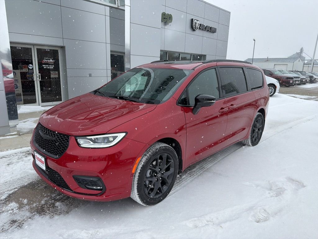 New 2026 Chrysler Pacifica Limited image 2