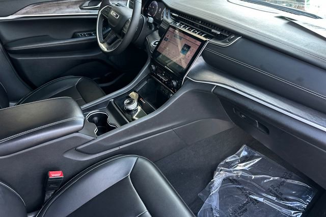 Used 2023 Jeep Grand Cherokee Limited image 18
