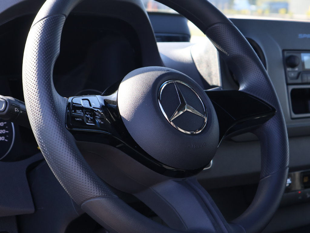 Used 2025 Mercedes-Benz Sprinter 2500 image 23