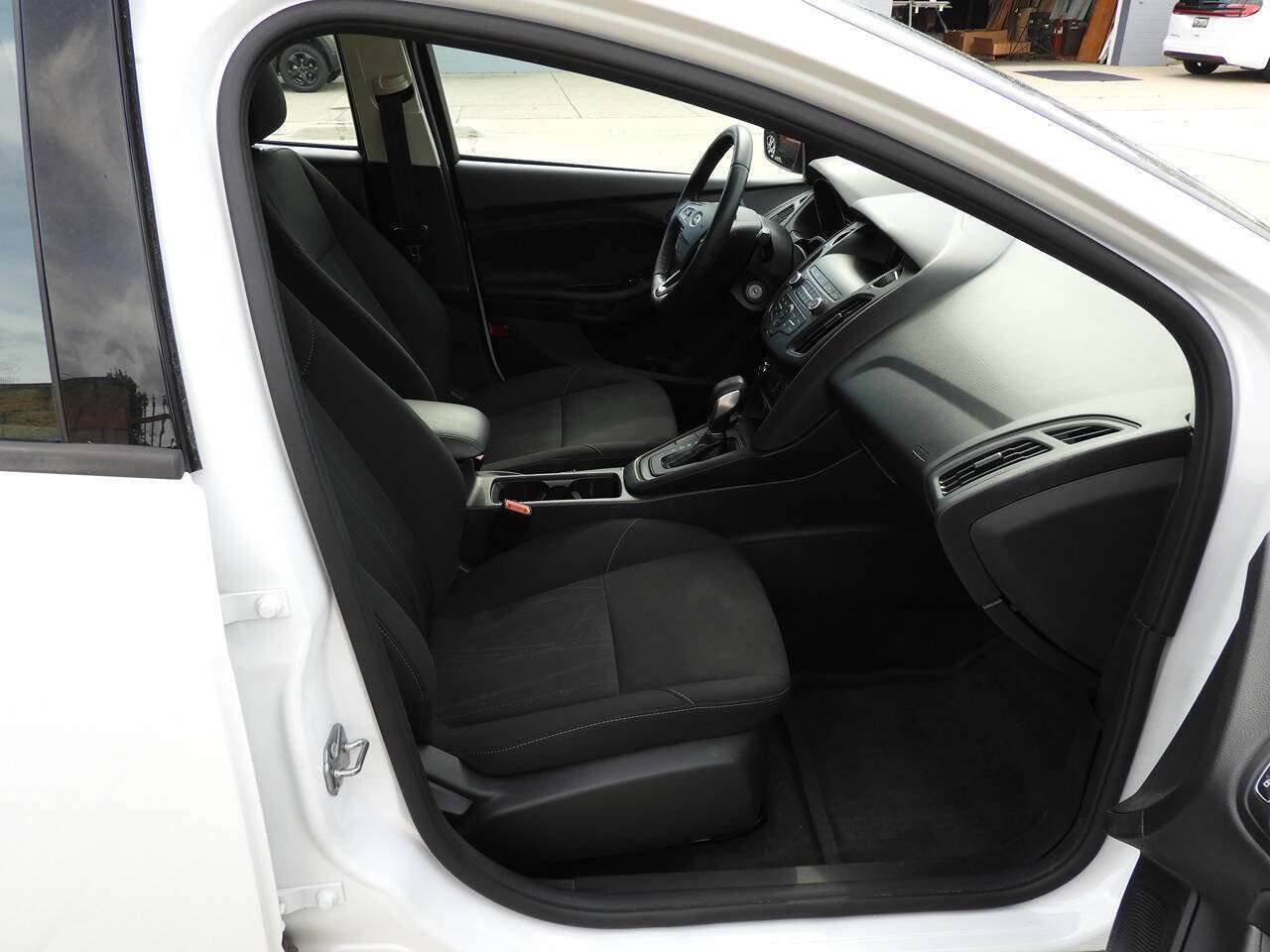Used 2018 Ford Focus SE w/ Cold Weather Package FWD image 28
