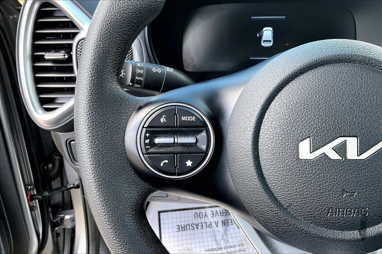 Used 2025 Kia Soul LX w/ LX Technology Package FWD image 11
