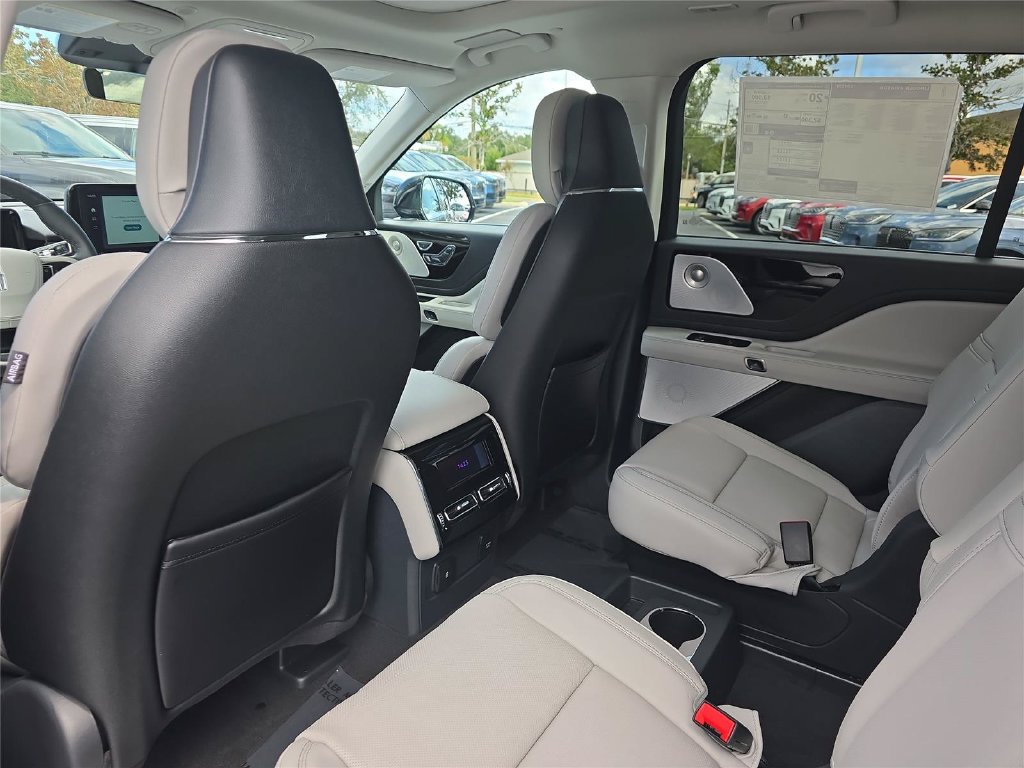 New 2027 Lincoln Aviator Reserve w/ Luxury Package RWD image 12