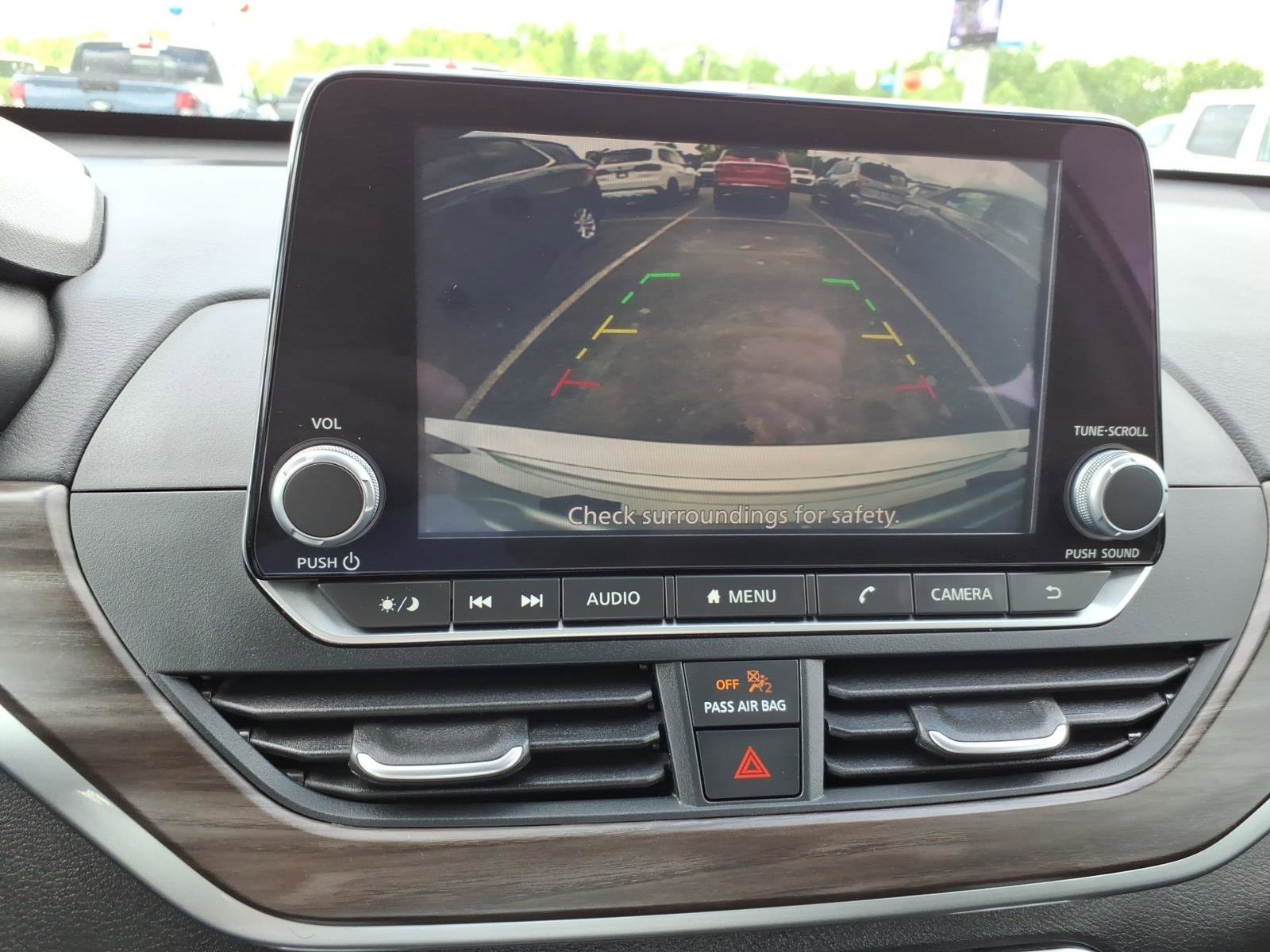 Used 2025 Nissan Altima 2.5 SV FWD image 14