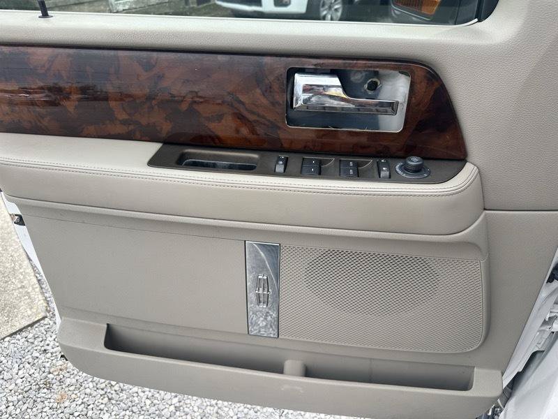 Used 2011 Lincoln Navigator 2WD image 14