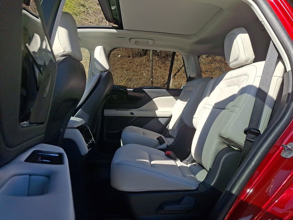 Used 2025 Lincoln Aviator Reserve w/ Illumination Package image 10