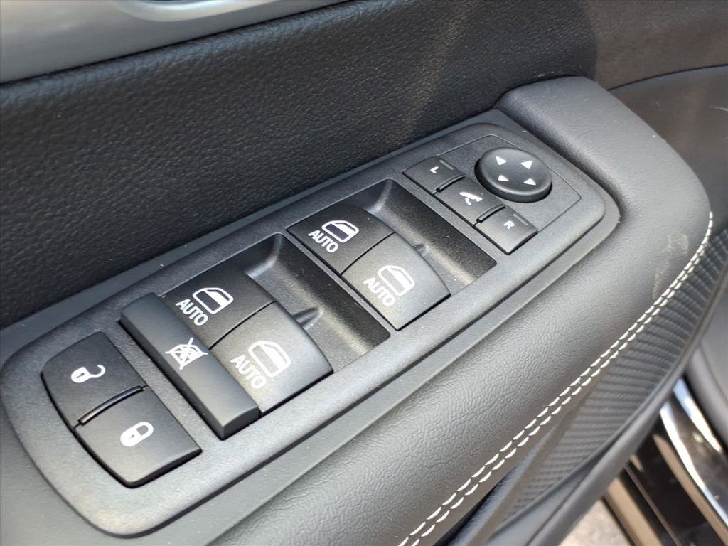 New 2026 Chrysler Pacifica Limited w/ S Appearance Package image 4