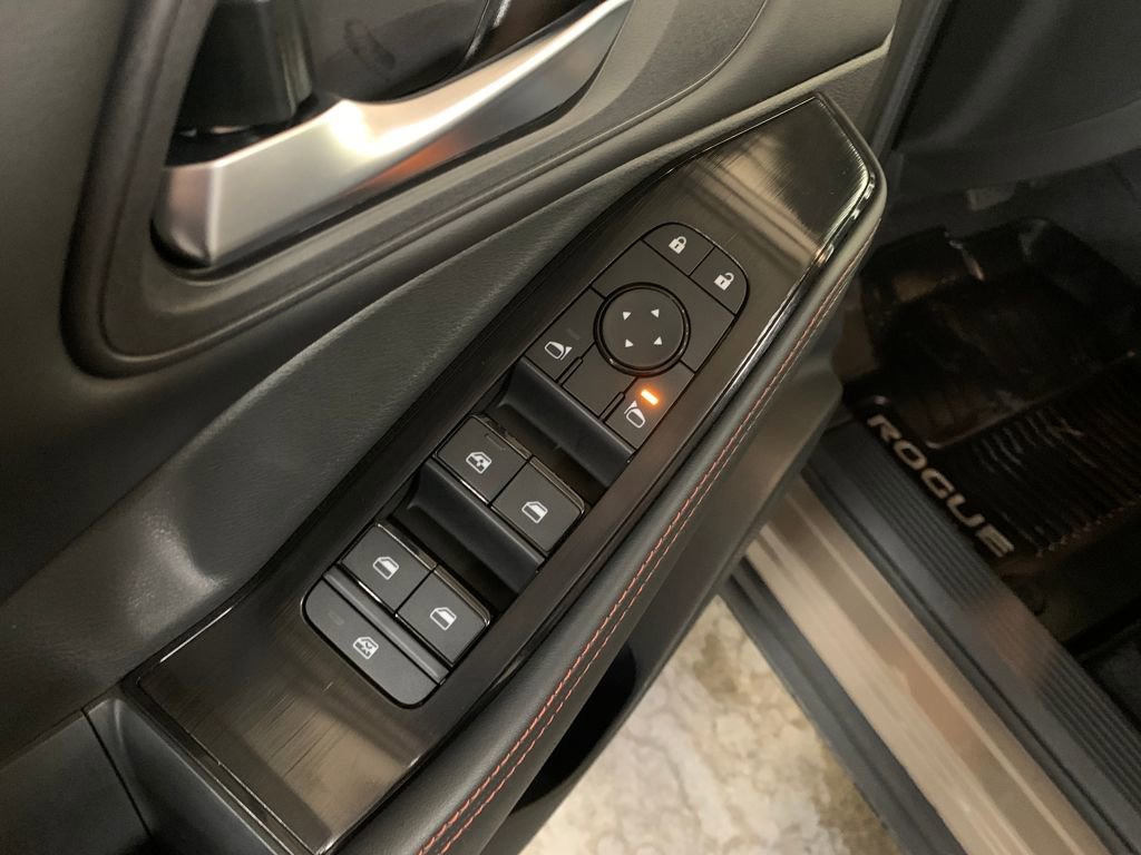 Certified 2025 Nissan Rogue SV image 15