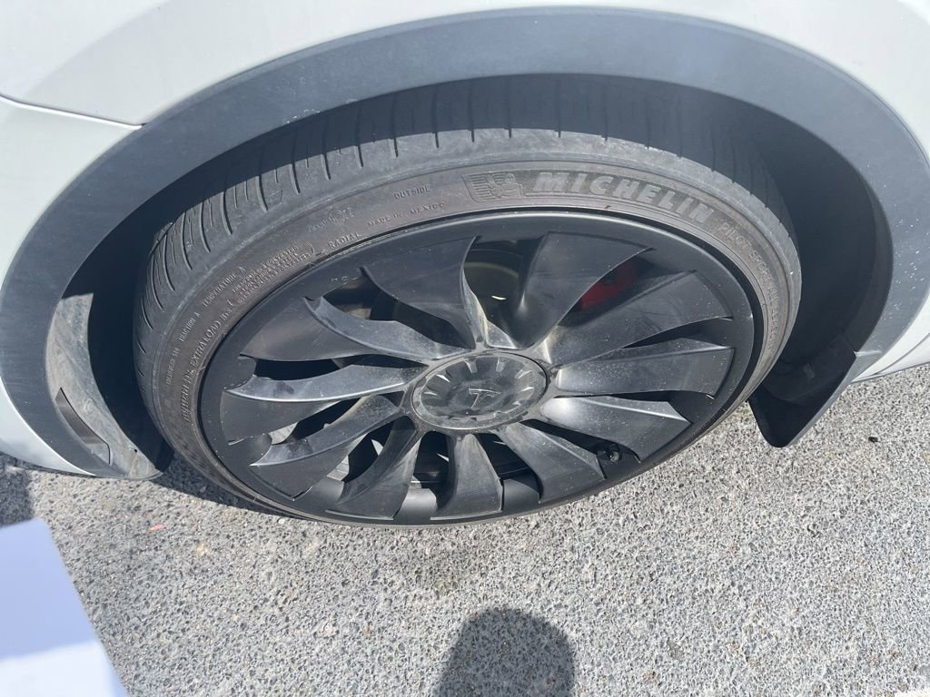 Used 2022 Tesla Model Y Performance image 3