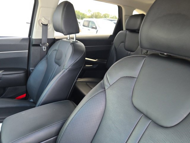 Used 2025 Kia Sorento S w/ Panoramic Sunroof Package FWD image 8
