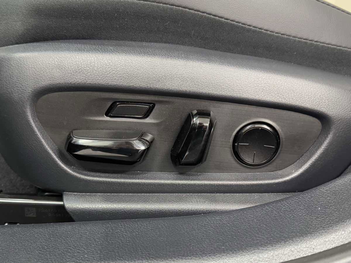 Used 2025 Lexus ES 350 Ultra Luxury image 29