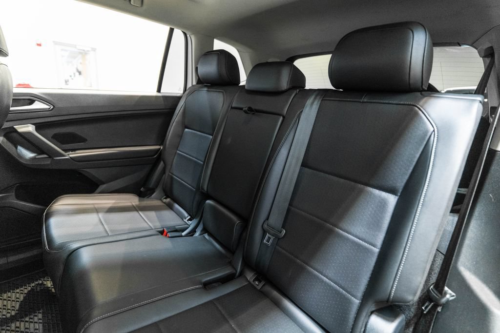 Used 2018 Volkswagen Tiguan SEL w/ 3rd Row Seat Package AWD/4WD image 31