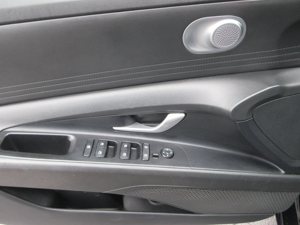 Used 2022 Hyundai Elantra SEL FWD image 20