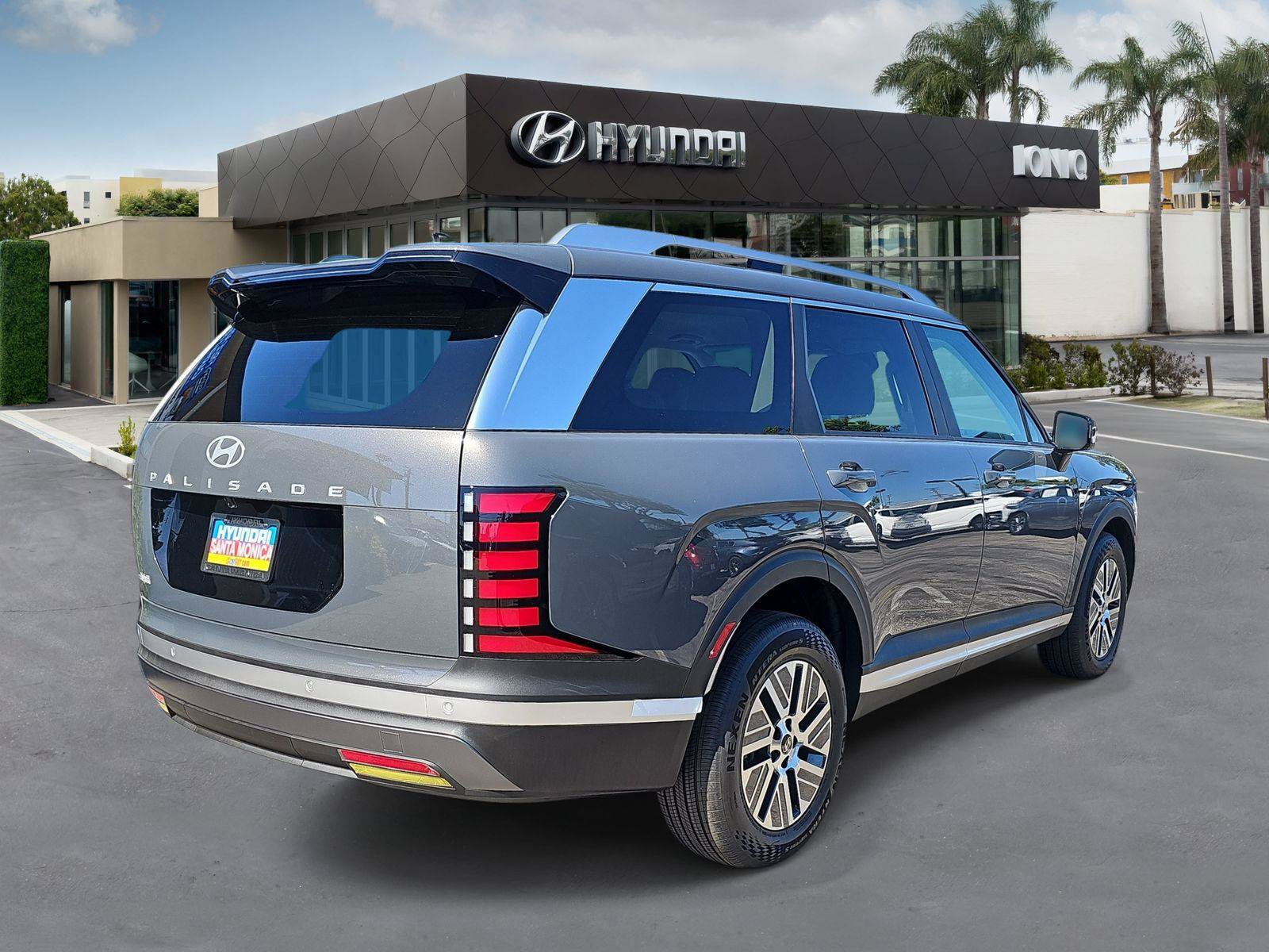New 2026 Hyundai Palisade FWD Hybrid image 3