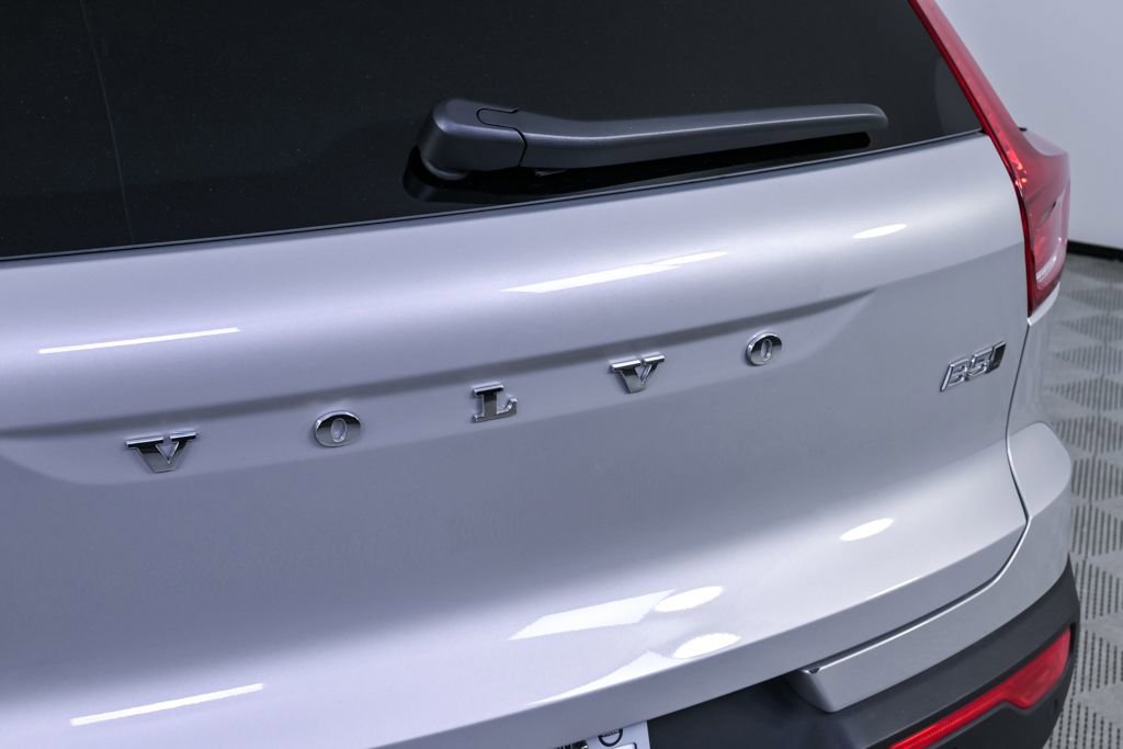 Certified 2025 Volvo XC40 B5 Plus image 35