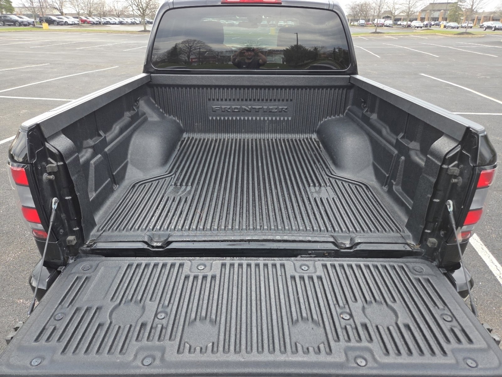 Used 2023 Nissan Frontier SV image 19
