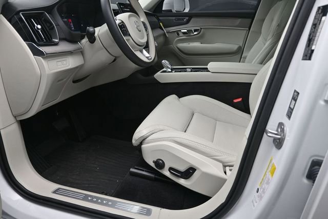Certified 2026 Volvo XC90 T8 Ultra w/ Protection Package Premier AWD/4WD image 17