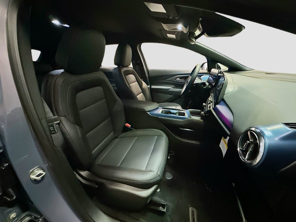 New 2026 Chevrolet Equinox EV LT image 30