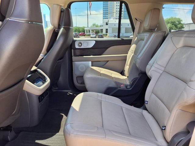 Used 2023 Lincoln Navigator Reserve AWD/4WD image 5
