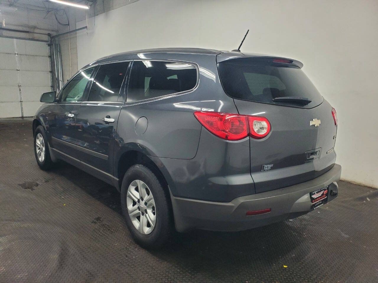 Used 2011 Chevrolet Traverse LS FWD image 5