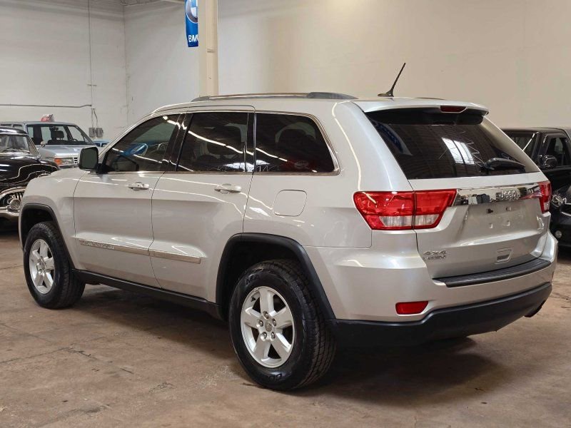 Used 2011 Jeep Grand Cherokee Laredo AWD/4WD image 16