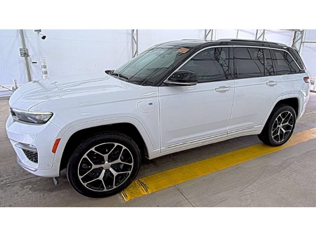 Used 2023 Jeep Grand Cherokee Summit AWD/4WD image 2