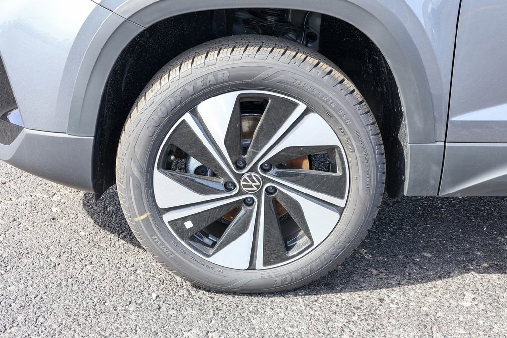 New 2025 Volkswagen Taos SE image 20