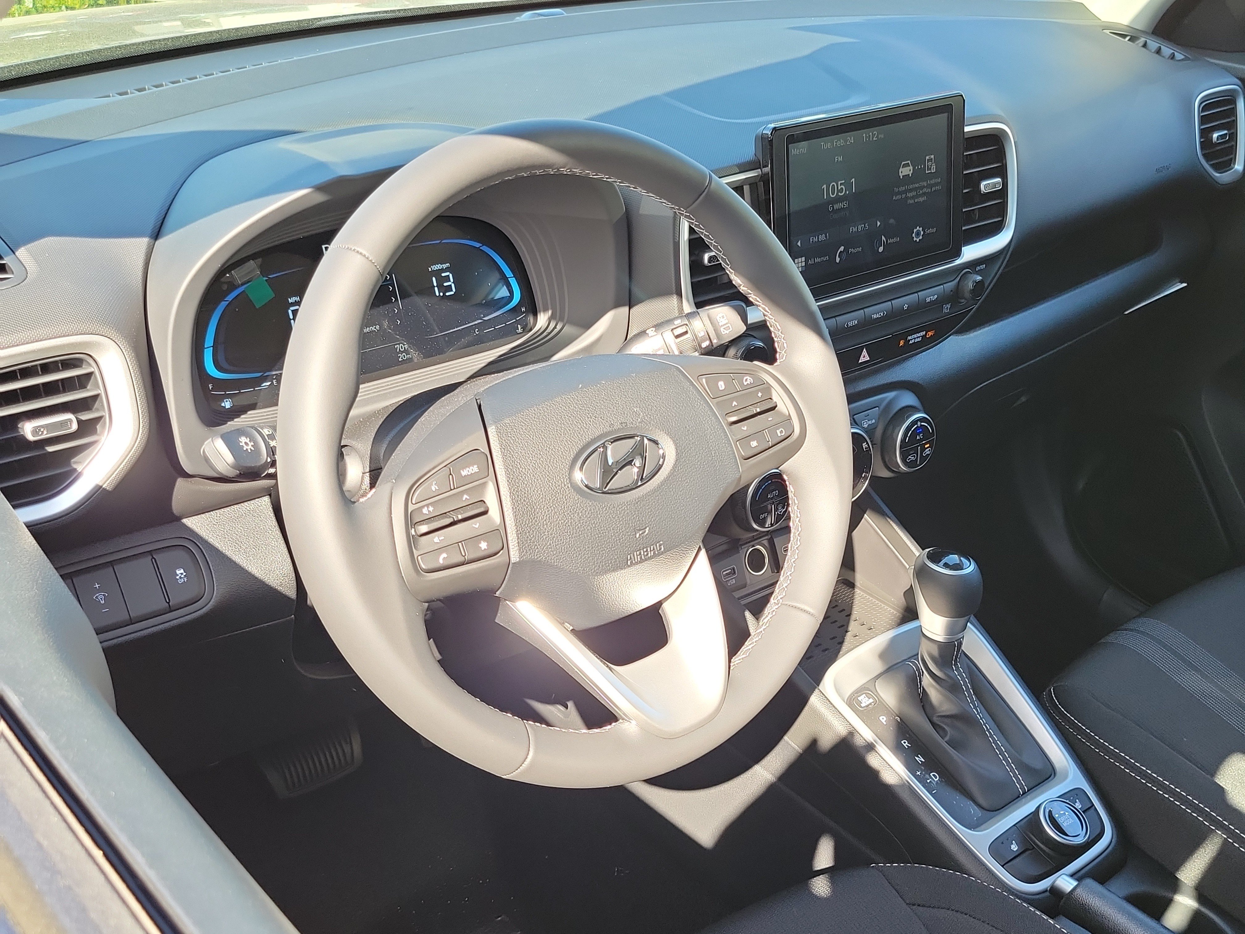 New 2026 Hyundai Venue SEL FWD image 3