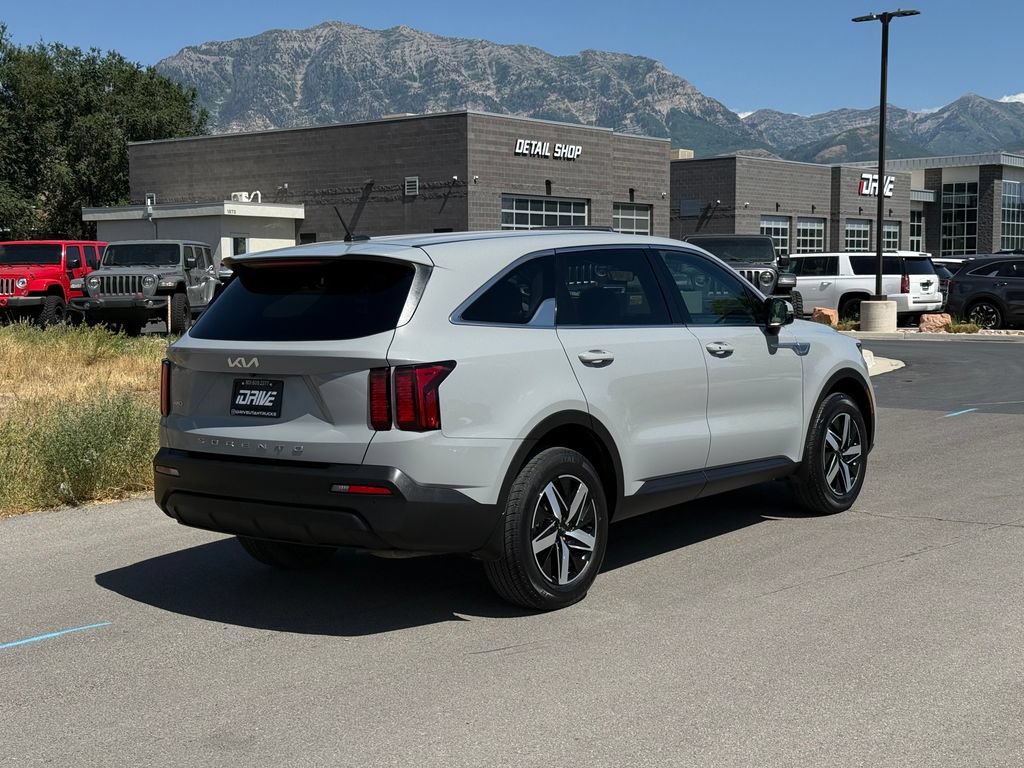 Used 2022 Kia Sorento LX AWD/4WD image 9
