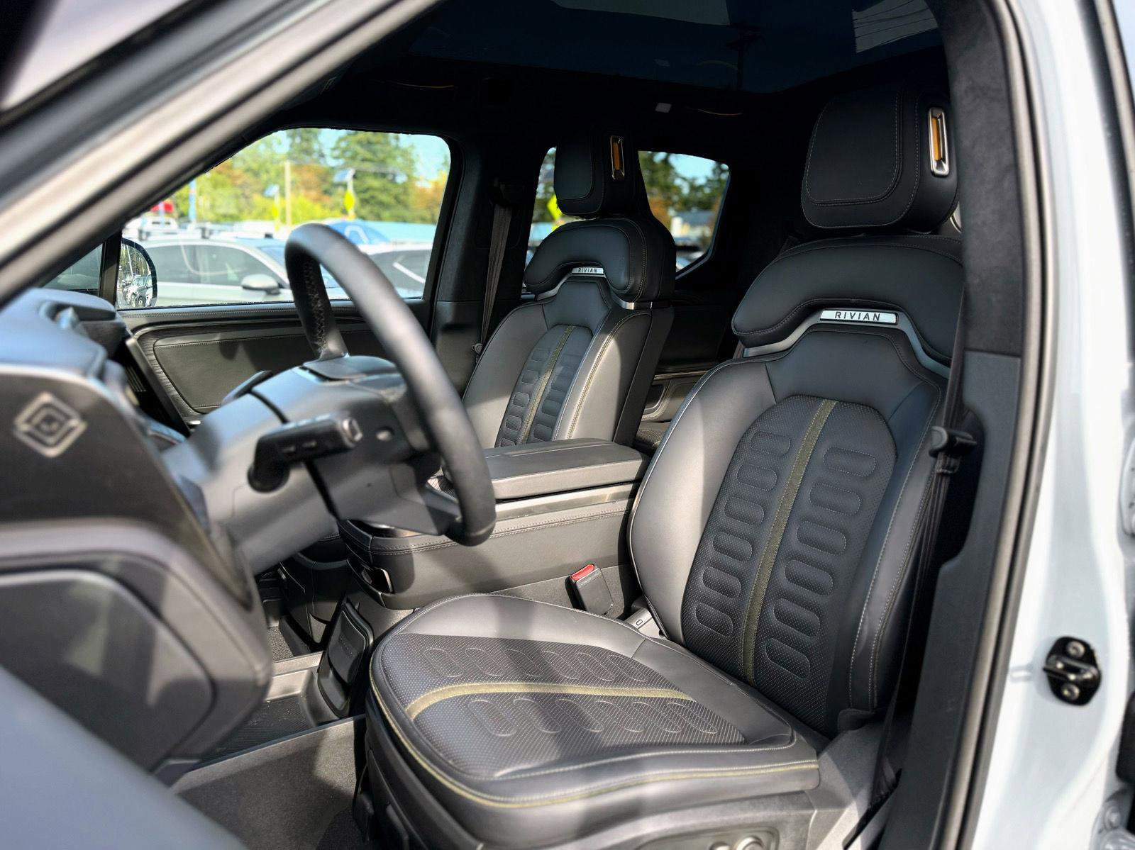 Used 2024 Rivian R1T Adventure image 11