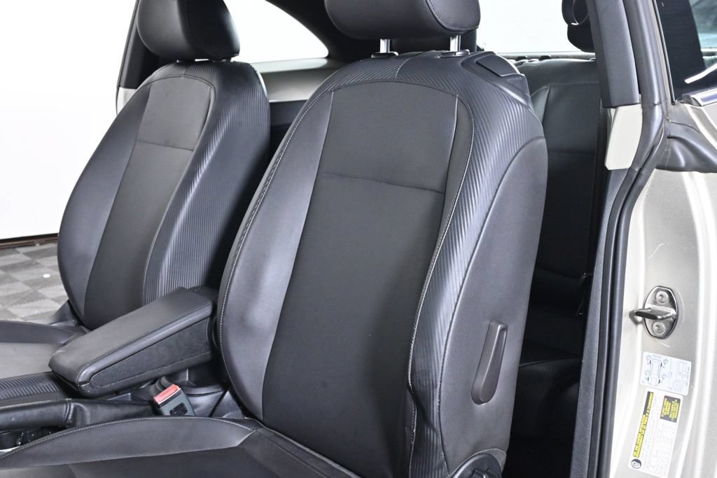 Used 2013 Volkswagen Beetle TDI FWD image 20