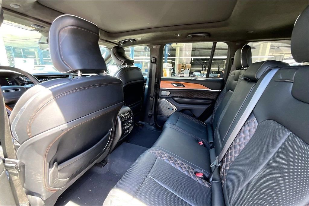 Used 2022 Jeep Grand Cherokee Summit AWD/4WD image 16