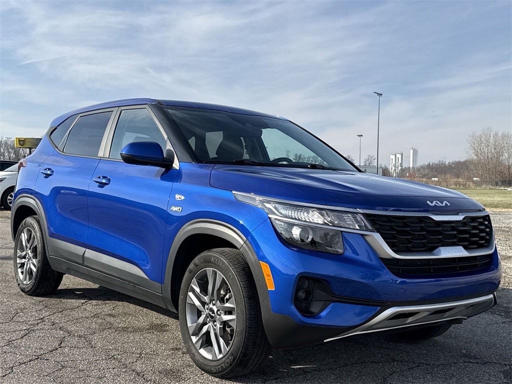 Used 2023 Kia Seltos LX image 2